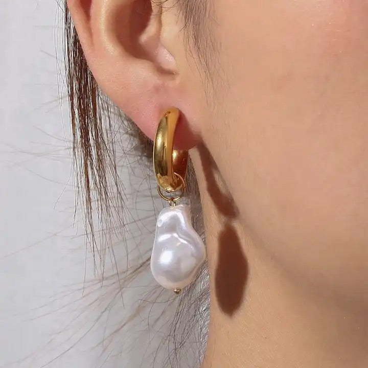 Hoop Earrings with a Pearl
