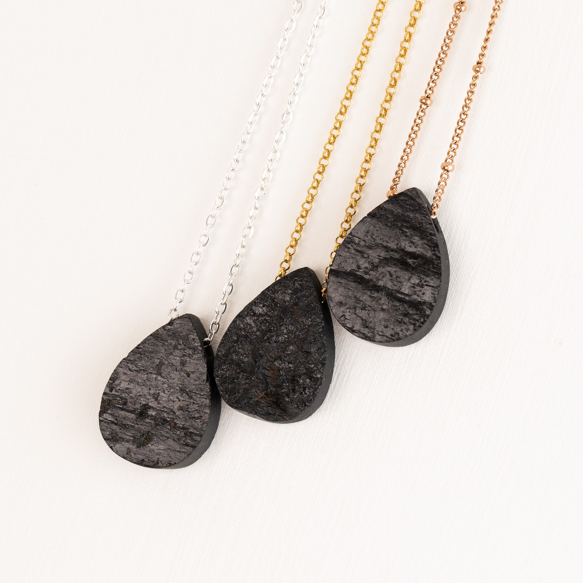 Energy Gem Necklace ブラック Raw Black Tourmaline Necklace – Natural October Birthstone