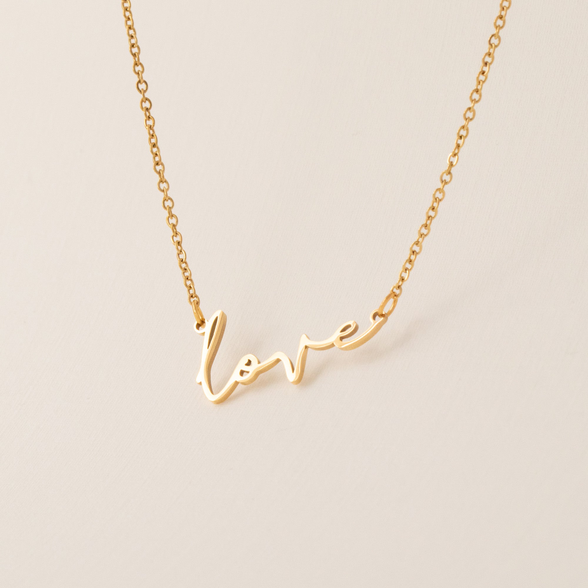 【証明書有】ラブネックレス セミパヴェ LOVE NECKLACE Love Script Necklace | Valentine's Day Gift – Abiza