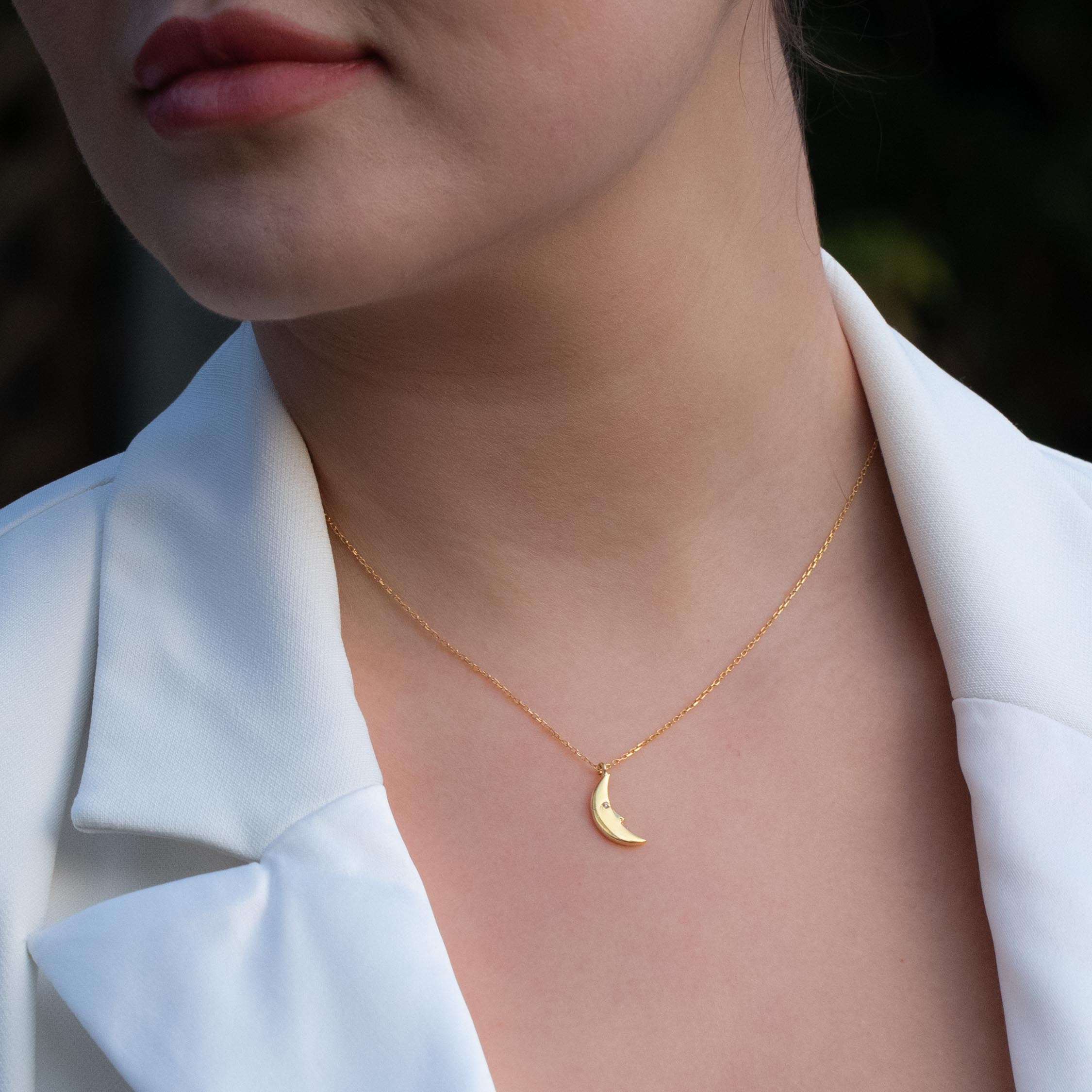 Small crescent moon best sale necklace