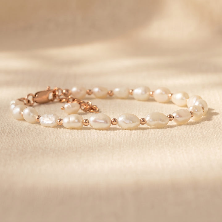 Rose gold filled freshwater pearl bracelet detail