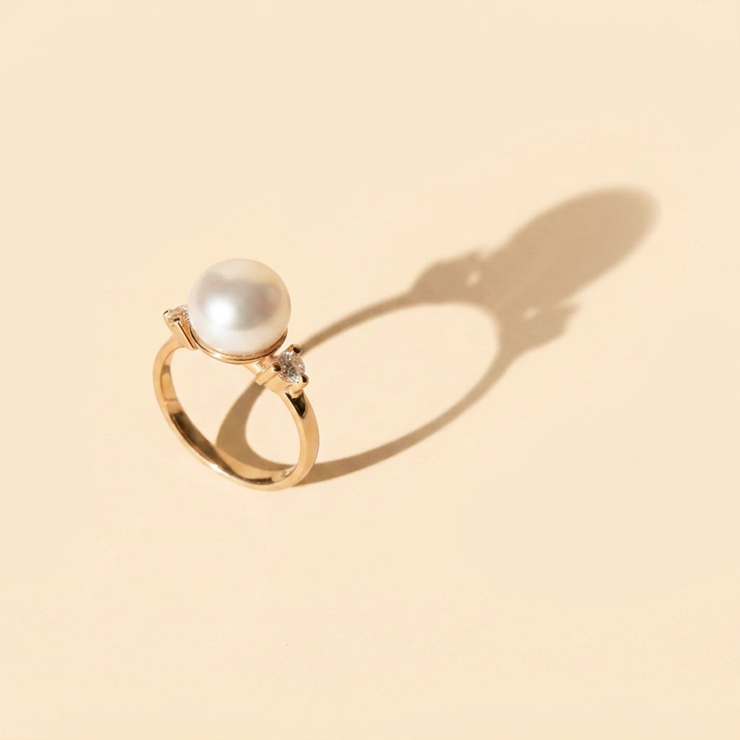 18K gold vermeil pearl ring with two white topaz accents — June birthstone Abiza ring