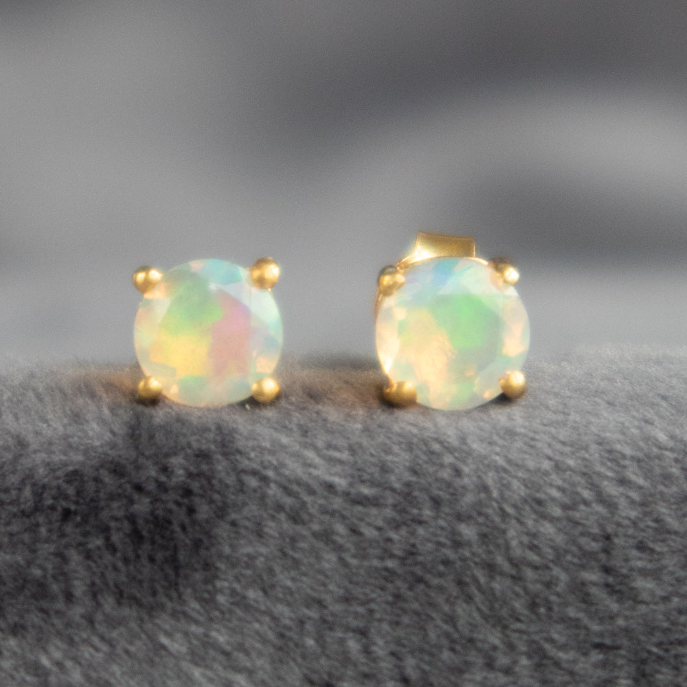 Boucles d'oreilles puces opale, or vermeil 18 carats